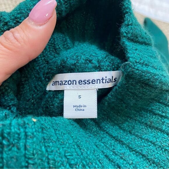 Brand new with Tags Amazon Essentials Soft Touch Cable Knit Sweater Green Small - Picture 9 of 12